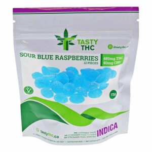 Savoureux paquet de framboises bleues aigres au THC avec bonbons à l’avant